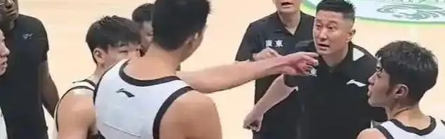 离开杜锋1年，徐昕斩获5项荣誉、3数据联盟前2！球迷：陈家政赶紧走|广东|多诺万-米切尔|郭士强|nba|克利夫兰骑士队_新浪体育_新浪新闻