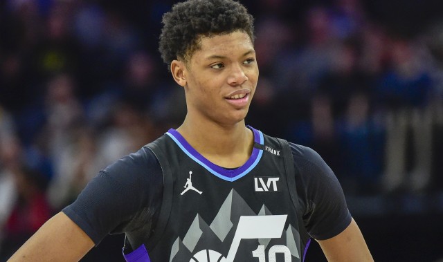 开云移动端-比赛要收？基昂特·乔治极限后仰炮弹直塞 贝利冷静点飞2人打进