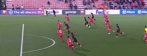 1617139354627075076.gif 7057.gif